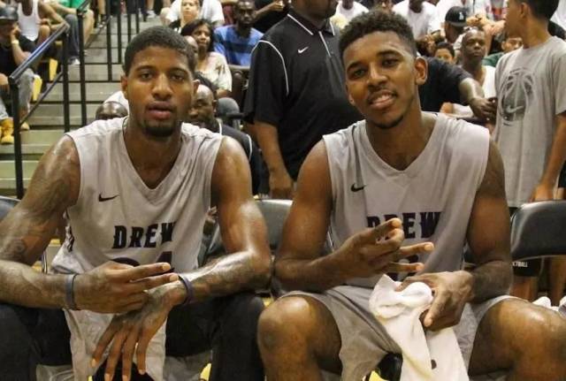 海港vs柔佛半场数据：射门3-12遭碾压，解围数14-5