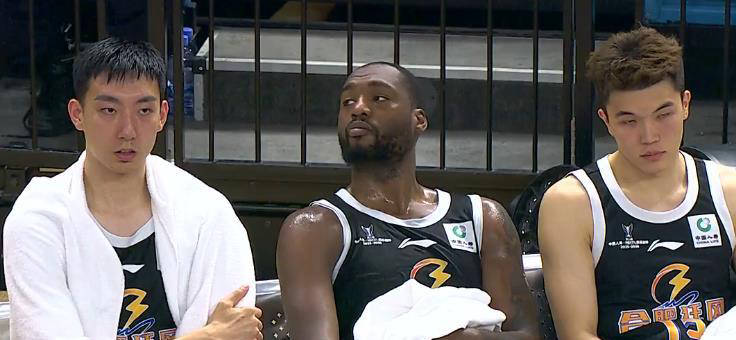 张志磊之后，又一位中国拳击人今天闪耀世界拳击舞台！