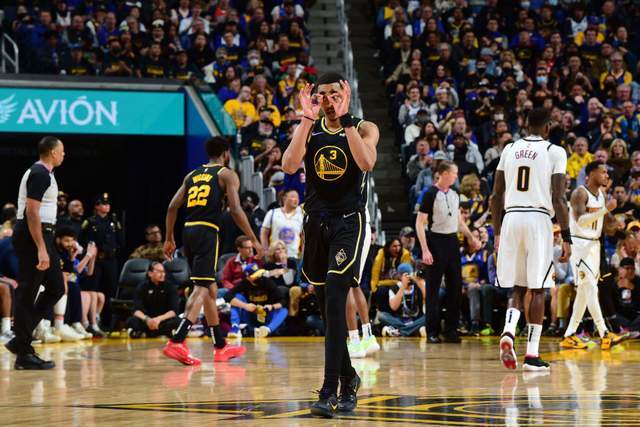 篮球勇士替补球员连续三场得分上双