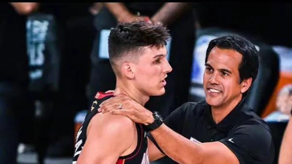 邮报整理C罗豪车收藏：有多辆布加迪，最贵的车价值850万英镑